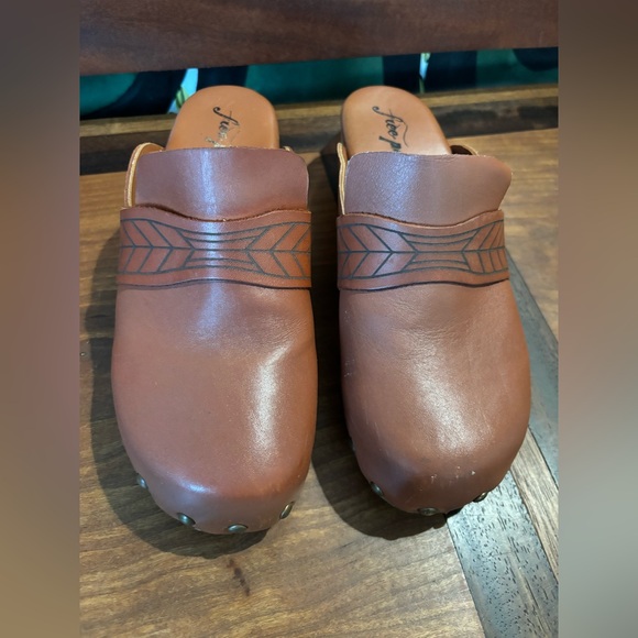 Free People Chloe Cognac Leather Clogs Size 8 - Picture 2 of 6